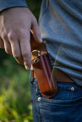 Vista 7 de Uncle Henry LB7 Bear Paw - Cuchillo de bolsillo tradicional con punta de clip de 3.7 pulgadas, hoja SS de alto carbono, mango de madera, refuerzos