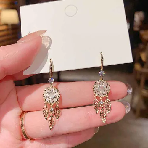 Vista 2 de Aretes de borla de cadena de lentejuelas de oro de 18 quilates con diamante brillante, aretes colgantes de borla de lentejuelas brillantes, aretes