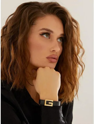Vista 2 de GUESS Pulsera cuadrada con logotipo G y cocodrilo en tono dorado de EE. UU., una