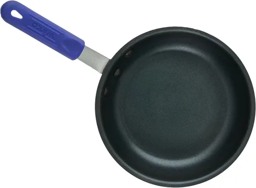 Vista 2 de Winco AFPI-8NH, sartén de aluminio lista para inducción de 8 pulgadas con revestimiento antiadherente, sartén con funda de silicona