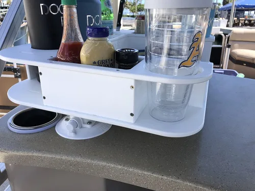 Vista 7 de Docktail Butler - Organizador de mesa para barco, barra portátil montada al vacío con portavasos A - Blanco