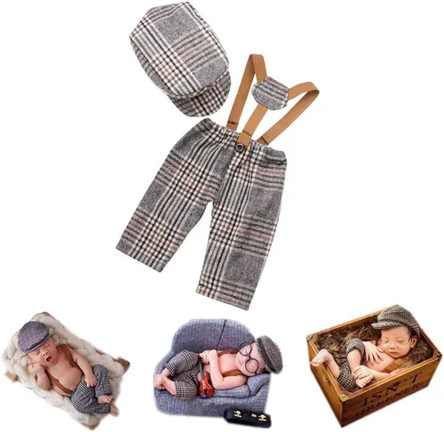 Vista 2 de Accesorios para fotografías de bebé recién nacido o de meses, con gorra a rayas y mameluco