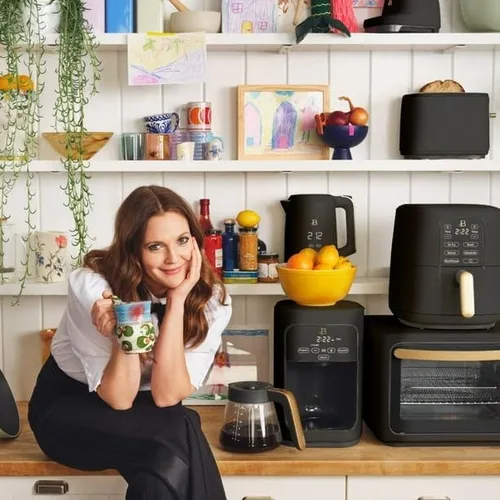 Vista 6 de Freidora de aire de 6 Qt con tecnología Turbocrisp y pantalla táctil activada, negra de Drew Barrymore, rangos de temperatura ajustables