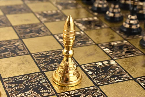 Vista 5 de Juego de piezas de ajedrez y tablero de lujo Warli de metal de latón macizo, 12 pulgadas, negro y dorado