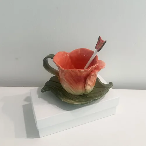 Vista 3 de Juego de taza de té y platillo de cerámica, taza de café de flores pintadas a mano en 3D de 6 onzas, regalo para mujeres, tulipán naranja