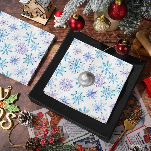 Vista 4 de 80 servilletas de papel de Navidad desechables con copos de nieve azules y morados, servilletas de cena de acuarela de invierno para Navidad