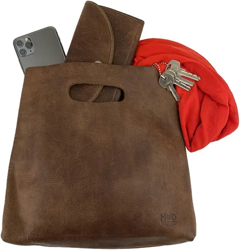 Vista 5 de Hide & Drink, Bolso minimalista hecho a mano de cuero de grano completo y piel de oveja