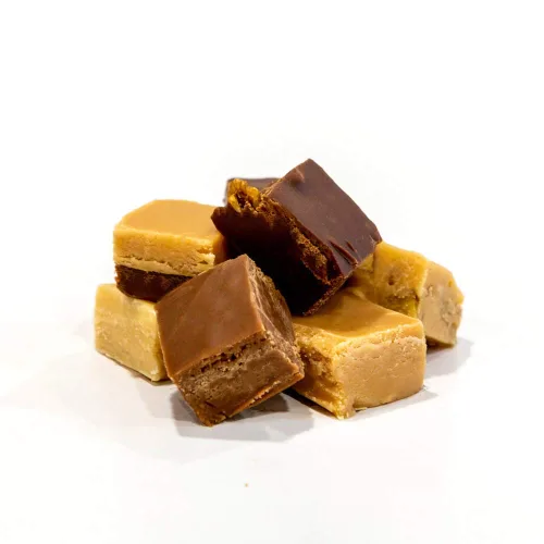 Vista 3 de Nuts To You - Dulce de chocolate suave y cremoso de mantequilla de maní de 8 onzas Dulce gourmet fresco Fudge artesanal decadente y delicioso