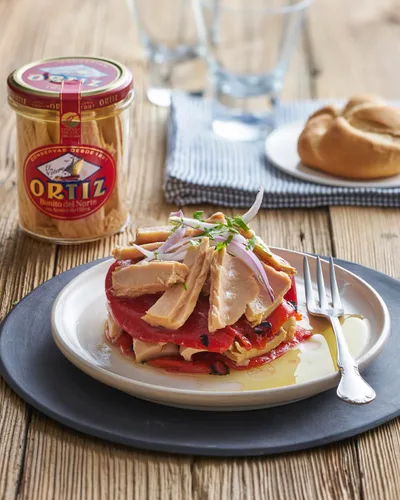 Vista 4 de Ortiz Atún blanco en aceite de oliva, fresco y tierno, capturado silvestre español, alto en proteínas y grasas Omega 3, excelente en ensaladas
