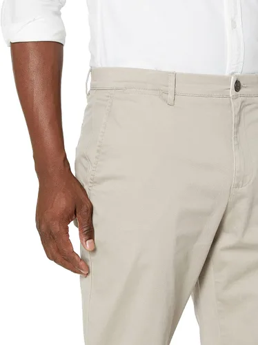 Vista 3 de Tienda Essentials Pantalón chino elástico de ajuste atlético para hombre (anteriormente Goodthreads)