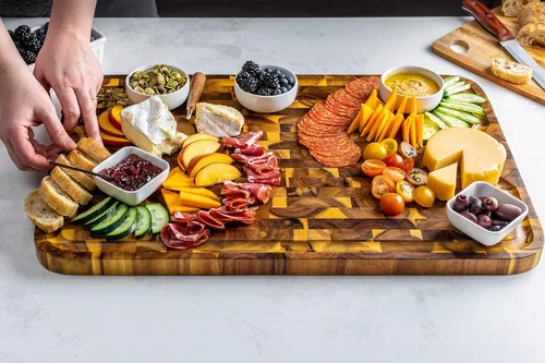 Vista 8 de Lipper International 1260 Acacia Supreme End Grain Tabla de cortar y tallar con ranura para jugo, 24" x 16" x 1