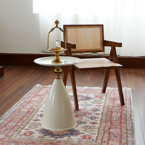 Vista 2 de Mesa auxiliar redonda pequeña para espacios pequeños, mesa auxiliar moderna con pedestal blanco para sala de estar, mesa de bebidas con acento