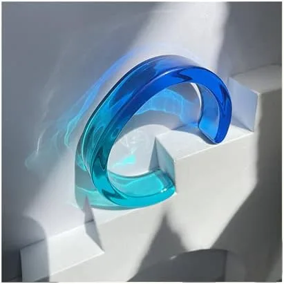 Vista 2 de Pulsera abierta de resina acrílica ligera y colorida, transparente, gruesa, gruesa, delgada, cara ancha, resina acrílica para mujeres y niñas