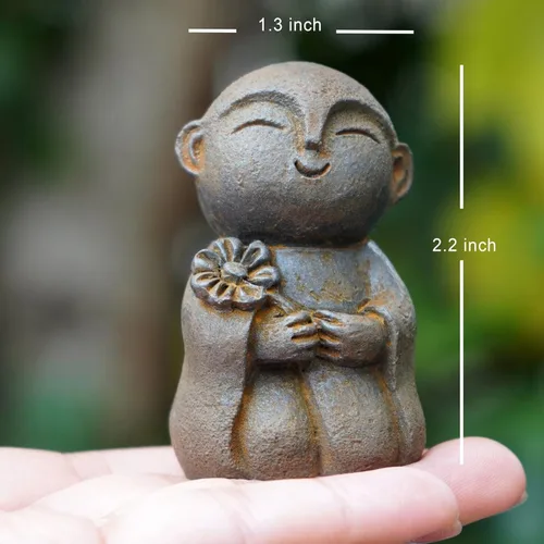 Vista 6 de OwMell Estatua de monje japonés de Jizo, figura de Buda Jizo, estatua conmemorativa del acuario, adorno de flores de hierro