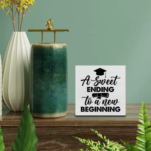 Vista 3 de Letrero de madera para decoración de escritorio con texto en inglés "Graduate a Sweet Ending to a New Beginning", caja de madera rústica, decoración