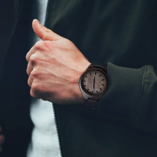 Vista 6 de Reloj de madera Fodiyaer con grabado para hombre, regalo ideal para tu novio, tu marido, para un aniversario, Navidad, cumpleaños, día del Padre