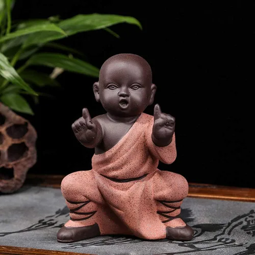 Vista 2 de Kingzhuo Estatuilla de Buda en miniatura de cerámica, pequeña y linda estatua de Buda, figura de monje, manualidades creativas para bebés, adornos