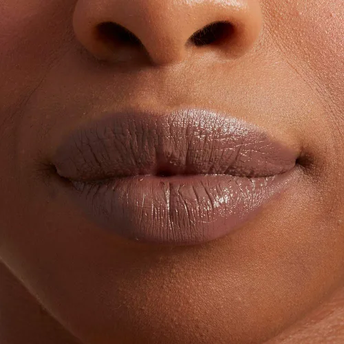 Vista 5 de NYX PROFESSIONAL MAKEUP - Lápiz labial satinado Shout Loud, infundido con manteca de karité - 1999 (Taupe)