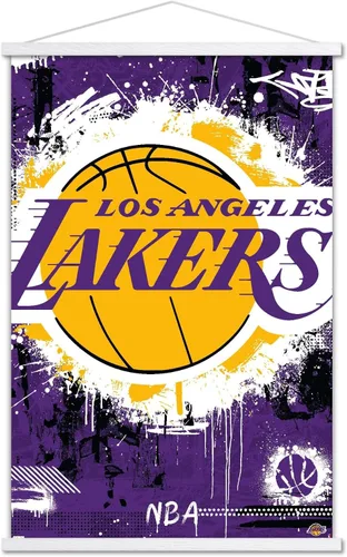 Vista 7 de Trends International NBA Los Angeles Lakers - Póster de pared con logotipo Maximalist 23 con marco magnético Juego de perchas de madera de haya