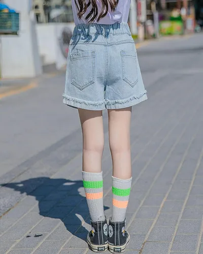 Vista 6 de Rolanko Pantalones cortos de mezclilla para niñas, cintura elástica, pantalones cortos de mezclilla de verano para niños de 4 a 14 años