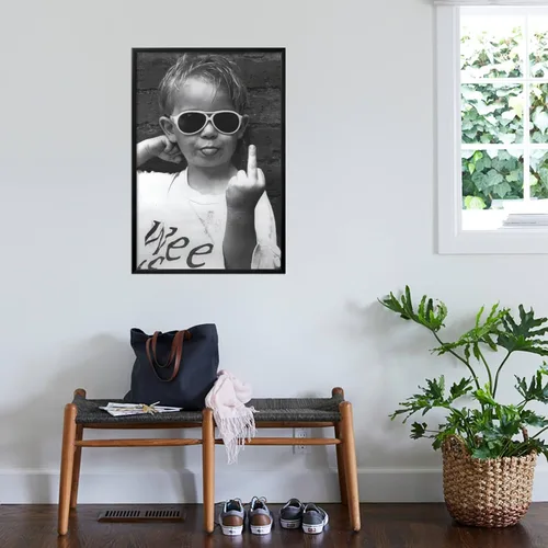 Vista 3 de AllPosters Póster de pared de alta mamá (dedo medio) sobre marco negro, 24 x 36 pulgadas