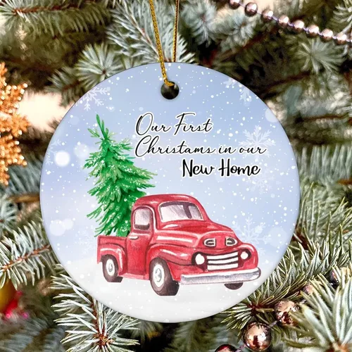 Vista 6 de Adornos redondos de cerámica para Navidad, camión rojo de Navidad, nuestra primera Navidad en nuestro nuevo hogar, adornos para árbol de Navidad