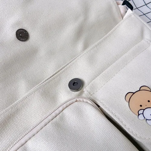 Vista 4 de Bolso cruzado de lona con alfileres Kawaii y colgante para mujeres y niñas bolso de mensajero casual para estudiantes mochila escolar