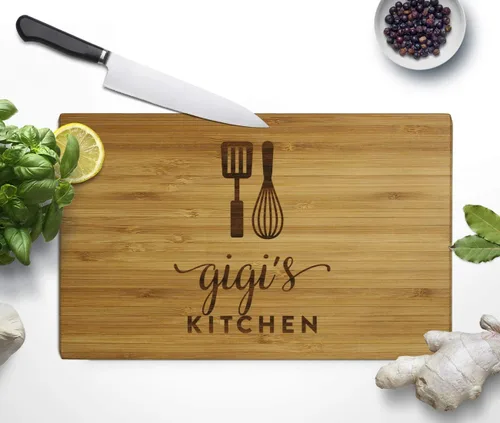 Vista 4 de Andaz Press Tabla de cortar de madera de bambú grabada con láser, 9.5 x 6 pulgadas, Gigi's Kitchen - Regalo de cumpleaños para mamá y abuela Cocina
