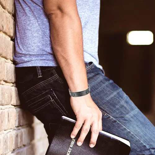Vista 4 de Flongo Pulsera vintage de acero inoxidable para hombre, con cruz negra, con texto en inglés
