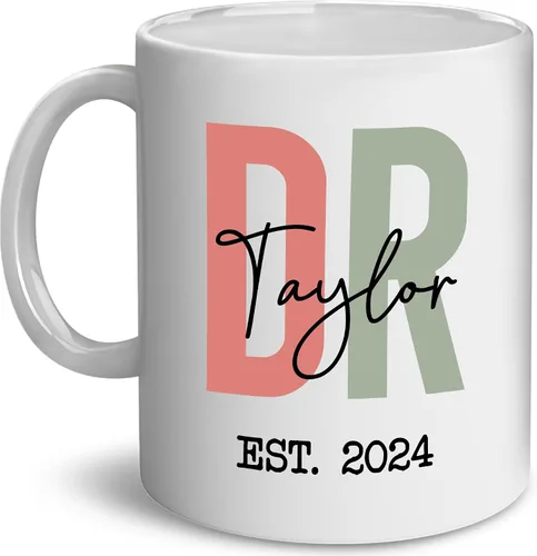 Vista 14 de Taza personalizada de realidad – Taza personalizada con nombre para graduación de doctorado, regalo de médico, divertida y perfecta para cumpleaños