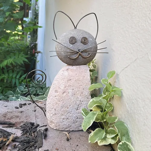 Vista 3 de Estatua de gato de piedra para exteriores (hecha a mano con rocas de río naturales) Decoración de escultura exterior de Happy Gardens para amantes