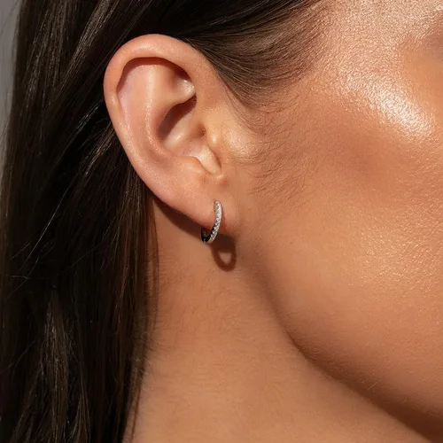 Vista 3 de Kainier Aretes de aro chapados en oro de 18 quilates con circonita cúbica, aretes de cartílago, hipoalergénicos para mujeres y niñas, color rosaoro