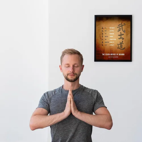 Vista 4 de Seven Virtues Of Bushido - Arte de pared con citas inspiradoras, decoraciones de pared motivacionales, impresión de pergamino envejecido perfecta