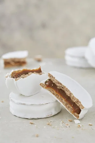 Vista 2 de Havanna Merengue y Dulce de Leche Alfajores – Auténticos Alfajores argentinos con revestimiento de merengue italiano y relleno cremoso de Dulce