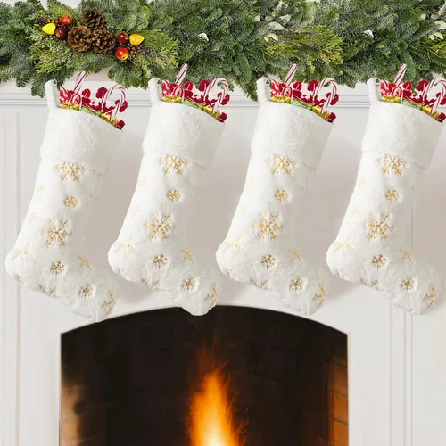 Vista 21 de Calcetines negros de piel sintética de Navidad, 1 paquete grande de 22 pulgadas, medias colgantes de felpa negra con nombre personalizado con copos