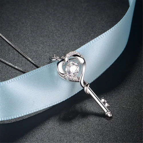 Vista 5 de MABELLA Collar con colgante de llave a corazón de plata de ley chapada en oro blanco de 18 quilates, regalo para el día de San Valentín para mujer