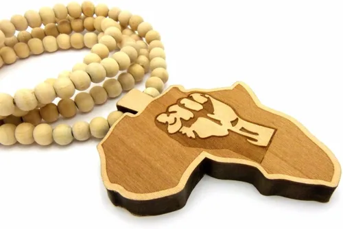 Vista 4 de Collar de cadena de cuentas de madera para hombre de África MAP FIST African Power Unity