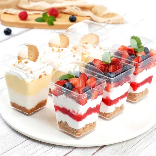 Vista 6 de Zezzxu Paquete de 100 Tazas de Postre de 5 oz con Tapas de Cúpula y Cucharas, Tazas de Pudín de Plástico con Tapas Mini Tazas de Parfait Shooter