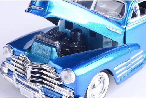 Vista 4 de Motormax 1948 Chevy Aerosedan Fleetline Hard Top 1/24 Scale Diecast Model Car Model Blue
