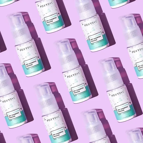 Vista 5 de FoxyBae Champú en polvo seco – Fórmula sin aerosol con biotina, tapioca y arrurruz – Absorbe aceite y añade volumen – Para cabello oscuro, castaño