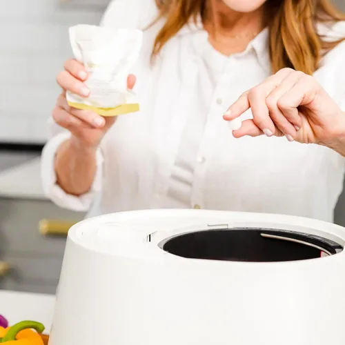 Vista 6 de Cápsulas y filtros Lomi Fabricadas en EE. UU. y América del Norte Mantiene tu cocina fresca y convierte tus restos de comida en alimento vegetal