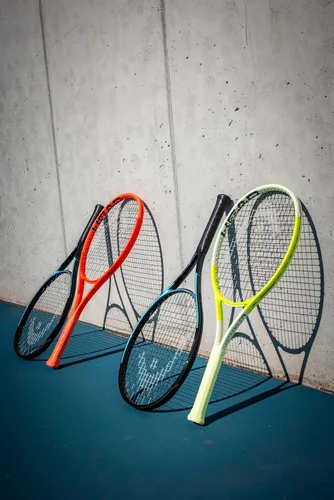 Vista 5 de HEAD Radical Junior 2025 Tennis Racquet - 26” Lightweight Graphite, Auxetic 2.0, Ages 9–11