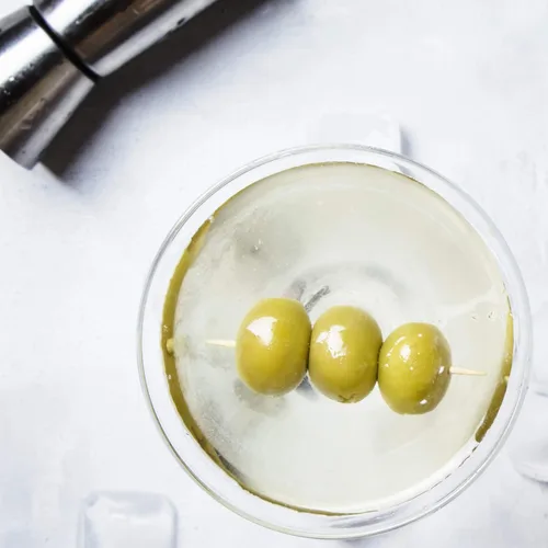 Vista 3 de DIVINA Aceitunas verdes rellenas de queso azul, 7.8 onzas, 1 paquete
