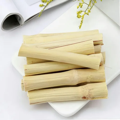 Vista 4 de Palitos de bambú de 10.5 oz para conejos - Juguetes masticables de conejo para dientes con golosinas de conejo incluidas, palitos masticables