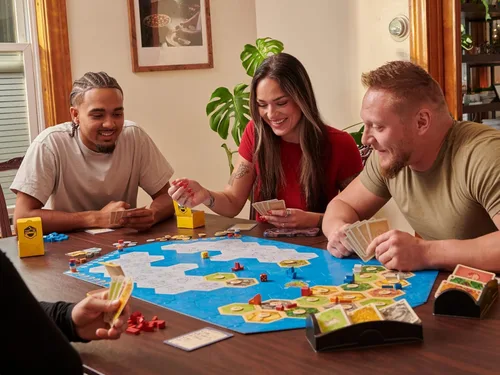 Vista 4 de CATAN Expansión del juego de mesa Explorers & Pirates (6ª edición) Embárcate en nuevas aventuras, juego de estrategia para niños y adultos, a partir