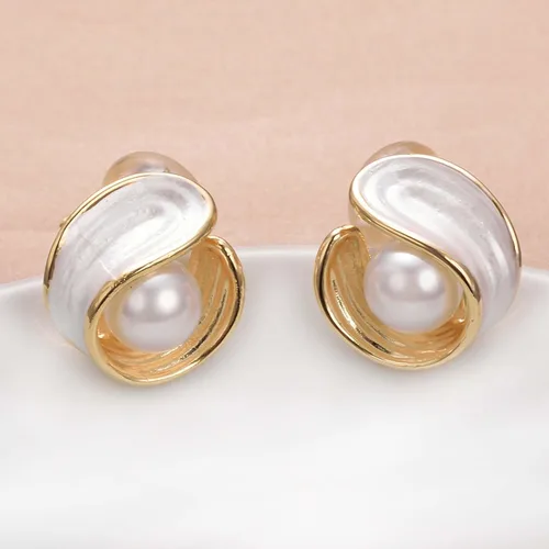 Vista 12 de Yoursfs Aretes de clip de perlas blancas grandes para mujer, chapados en oro de 18 quilates, hipoalergénicos, sin perforaciones, joyería brillante