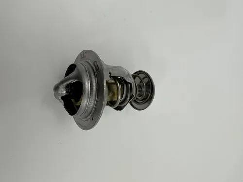 Vista 7 de Termostato original Yanmar 121750-49800 para motores 2GM, 2GM20F, 3GM y 3GM30F (159.8 °F)