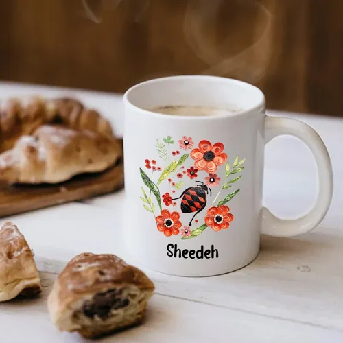 Vista 4 de Taza de café blanca personalizada con nombre de amante de escarabajos, taza de café personalizada de origami de 11 15 onzas, taza de café floral