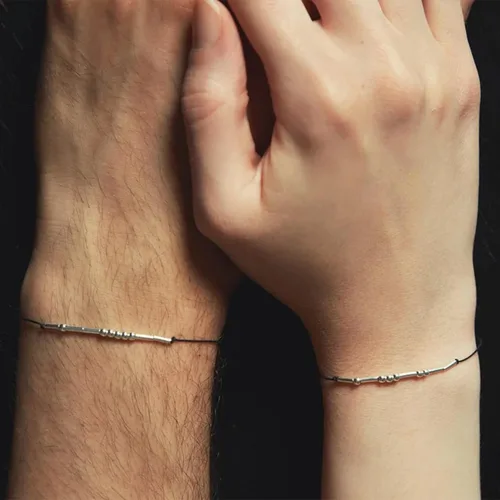 Vista 3 de SANNYRA Pulsera ajustable con código morse, mensaje secreto, joyería de moda para mujer, cuentas chapadas en oro de 14 quilates en cordón de seda