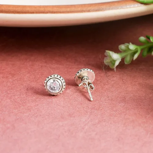 Vista 79 de Round Gemstone Stud Design 2